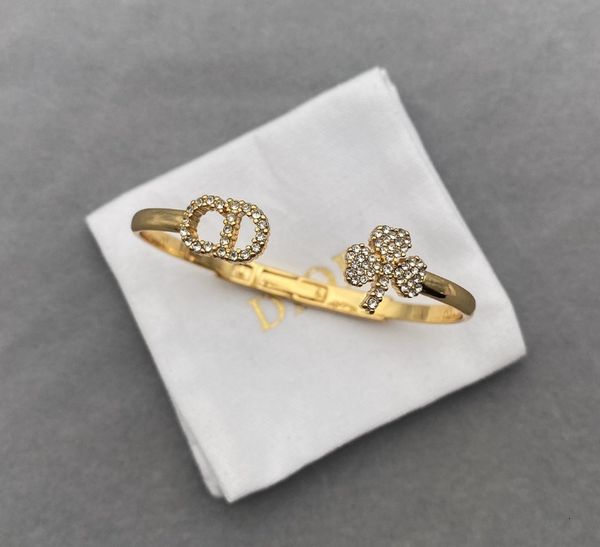 

bangles bracelet 21 cd letter clover of d family, Black