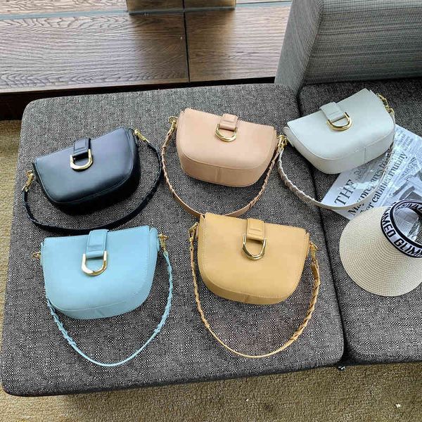 

design hand bag 2021 new popular cow leather single shoulder crossbar fashion simple saddle women's straddle bag 1017, Red;black