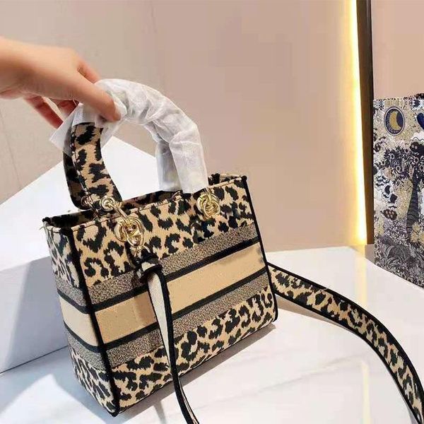 

women bags handbags fashion luxury ladies shoulder bag fashionable and comfortable casual womens diagonal model size :23*20cm