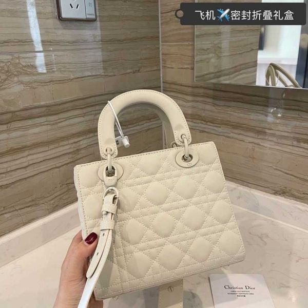 

d 2021 casual and fashionable carry on bag with small fragrant style handbag