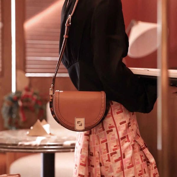 

high version 2021 new european station f-fen fashion one shoulder crossbody bag women's waist saddle bag women luxurys designers ysj