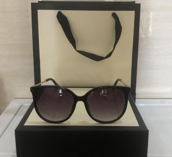 Luxusdesignerin Sonnenbrille Männer Brillen im Freien Schatten PC Rahmen Mode klassische Lady Suns Brille Spiegel für Frauen