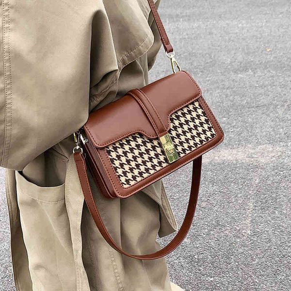 

handbag bag women's french underarm messenger single shoulder autumn winter texture ins niche design small square, Black;red