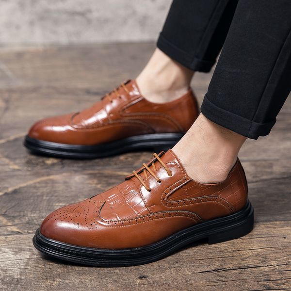 

2021 trendy men's british night shoesw korean version leisure carved busins formal drs increased youth pointed leather shoes, Black