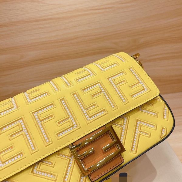 

2021 french stick bag, hand slung printed hollowed out postman's small square bag