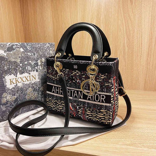 

women's bag 2021 new fashion canvas printed hand-held diana bag