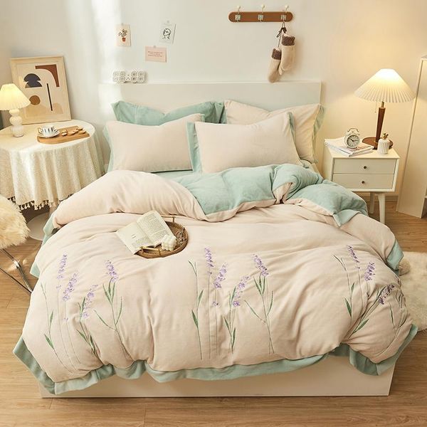 Set di biancheria da letto inverno peloso peloso in velluto in velluto in flanella ricamo lavanda principessa 4pcs set cover cover da letto foglio