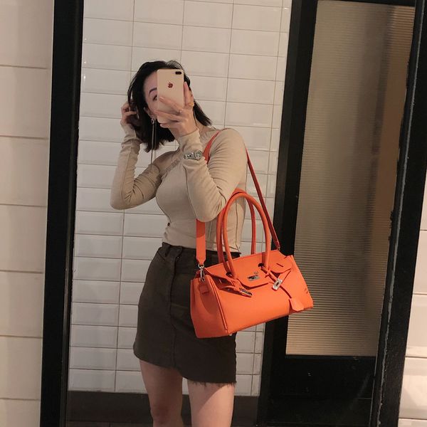 

2021h home net red same soft large capacity baguette portable messenger lychee pattern oneshoulder armpit gold