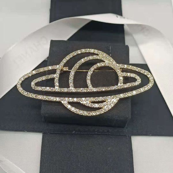 

europe brand designer letters vivi brooches pins creativity geometry pearl crystal rhinestone brooch jewelry accessories, Gray