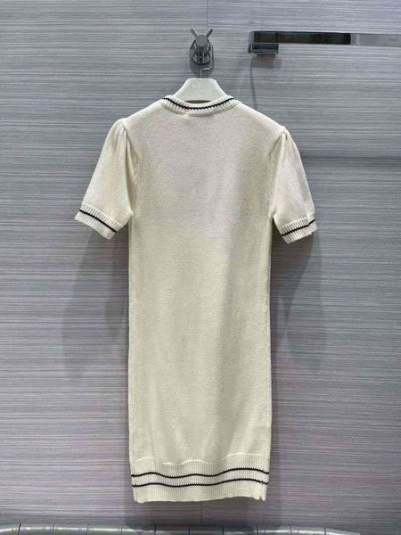 

2021 autumn and winter new wool letter embroidery pentagram star round neck slim short sleeve dress, White