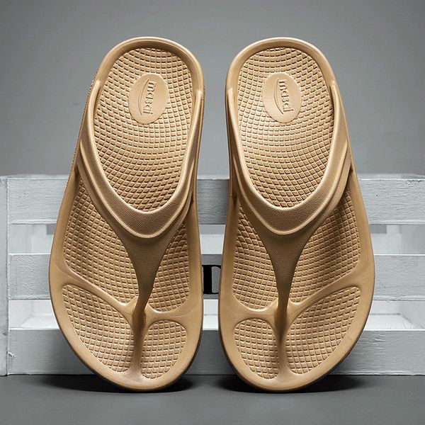 Atacado Homens Mulheres Sandálias Top Quality Respirável e Leve Chinelos de Praia Lady Gentlemen Flip Flops Flip-Flops Bottom