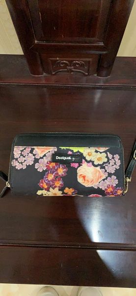 

wholesale original spain laugised long wallets for ladies, Red;black