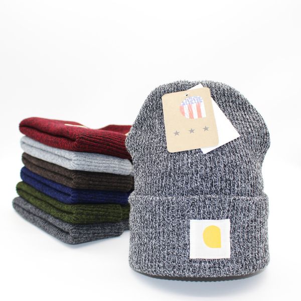 Gorros de tricô com etiqueta de tecido para homens e mulheres gorros de caveira para casais de inverno estudantes chapéus de esqui quentes 2022 7 cores