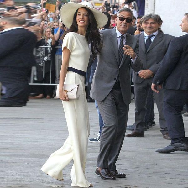 Kadınlar iki parçalı pantolon tasarımcısı prenses takım elbise moda yüksek kaliteli yaz t-shirt üstleri rahat pantolon zarif parti beyaz iki parçalı