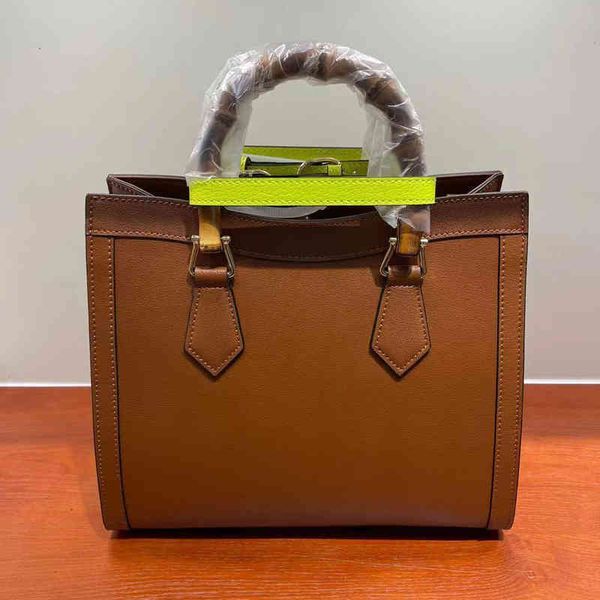 

2022 factory wholesale new model small and medium-sized bamboo handle diagonal one shoulder square bag bags