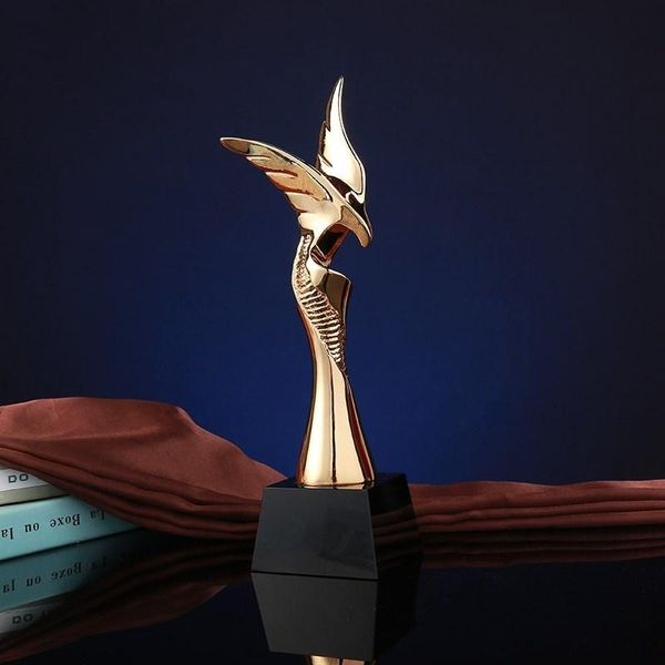 

decorative objects & figurines 2021 golden eagle trophy ornaments creative resin crafts personality deskgift activity