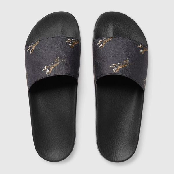 Pantofole di gomma classiche da uomo e da donna Summer Beach Slides Molti stili Taglie grandi Unisex Donna Uomo Sandali moda Wild Flat Scuffs 35-46