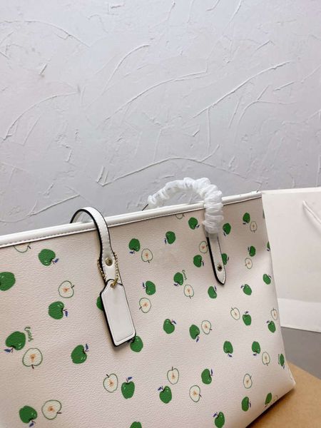 

2021 shopping bag handbag white fashion apple pattern large capacity casual style versatile high-end temperament folding