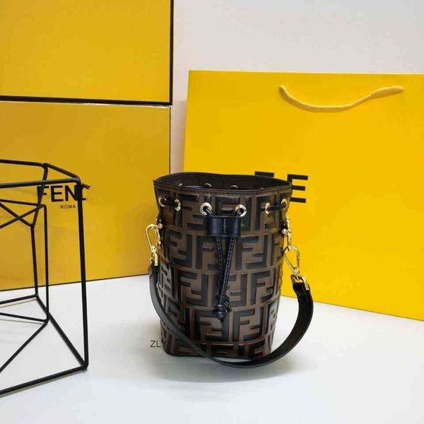 

the latest bag series in autumn and winter 2021, star's one shoulder messenger , super versatile and portable zly bags