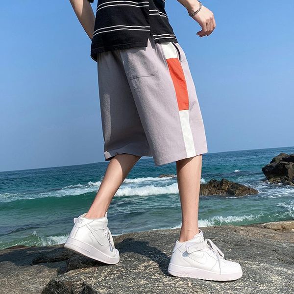 

summer trend of men's year shorts: loose 5-piece breeches shorts, White;black