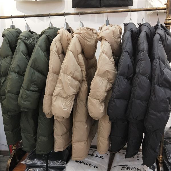 

the sme women's down jcket in the mll is medium long, thickened, wrm, soft nd simple. bsic model. it's a big three-color, Black