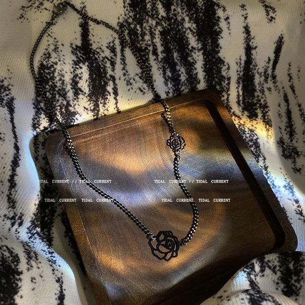 

chokers black rose flower painted clavicle chain choker necklace female simple temperament necklaces for women jewelry, Golden;silver