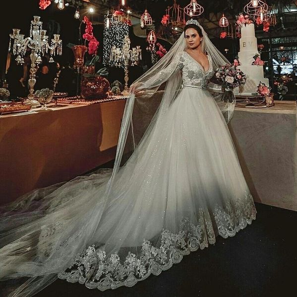 Impressionante uma linha Vestidos de noiva profundamente vice-pescoço em v vestidos nupciais mangas compridas Lantejoulas Tulle Robe de Mariée