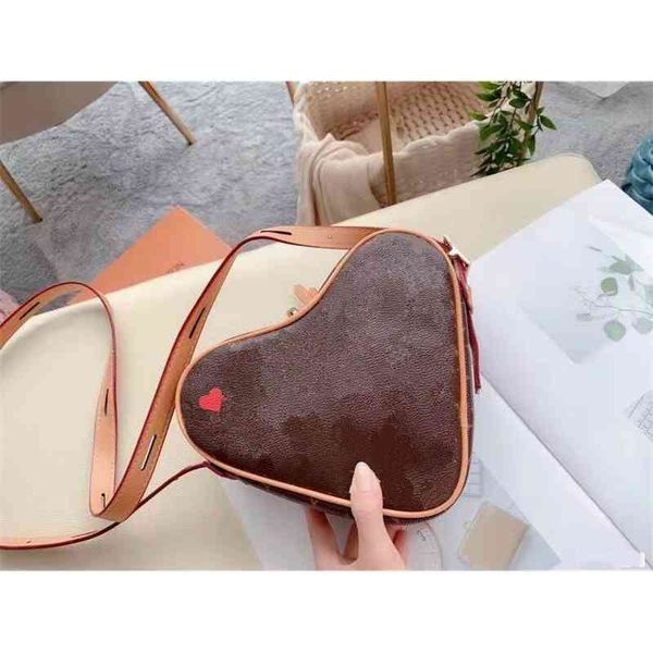 

luxury designer crossbody shoulder backpack handbags tote bag bags handbags wallet purse online heart-shaped female retro old flower one-sho