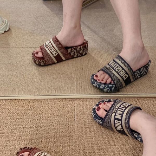 

d same embroidered thick slippers for women to go out in summer, Black