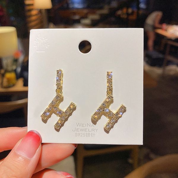 

design jewelry 925 silver needle han dong gate letter fashion diamond studded personality cold commuter temperament earrings