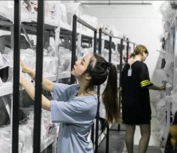 vendi borsa per il trucco a catena nera moda famosa borsa da festa borsa a tracolla in flanella borsa in velluto di buona qualità246m