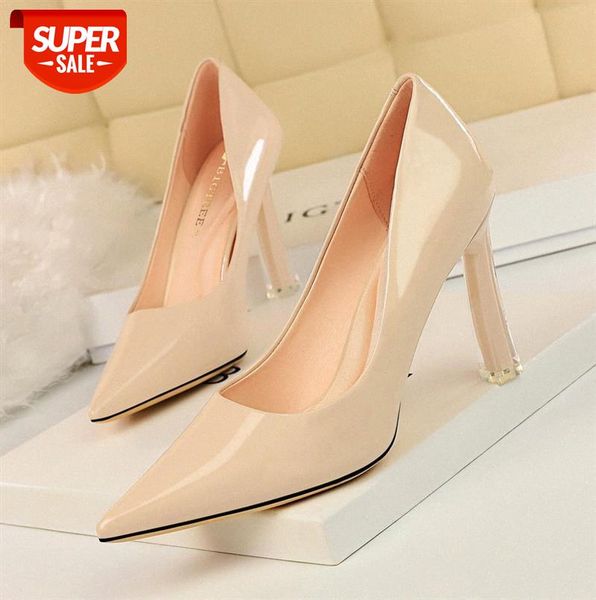 

7716-1 korean fashion, delicate and thin high heels transparent heel super patent leather shallow pointed single shoes #ly0g