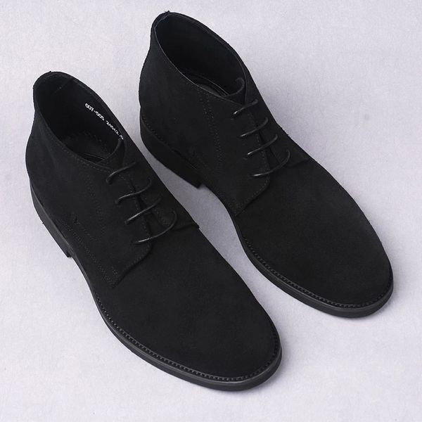 Stivaletti da uomo di lusso Scarpe in vera pelle scamosciata originali con lacci Scarpe a punta marrone nero Abito casual Scarpe formali Stivali da uomo