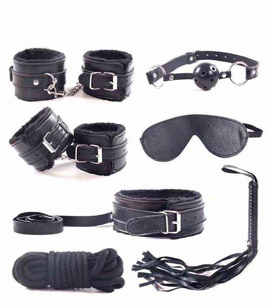 NXY SM Bondage SM 7PCS / Set para Mulher Pu Couro SM Bondage Set Sex Handcuffs Footcuffs Chicote Corda Máscara Eye Blindfold Brinquedos Eróticos Casais 1126