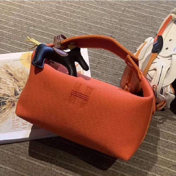 

designer cosmetic baglarge capacity personalized letter makeup bag canvas anti splash water, hand in with bag skin care storage korean femal