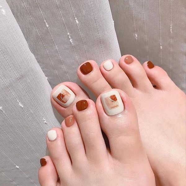 

false nails 24pcs pictorial printed toenail patch caramel glue type removable short paragraph fashion manicure, Red;gold