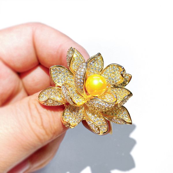 

ekopdee trendy elegant flower shape zircon brooches for women dainty pin crystal pearl brooch wedding dinner party jewelry, Gray
