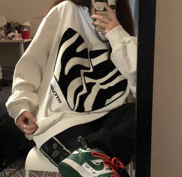 

2021 spring and autumn thin sweater women's round neck print trendy street hip hop loose versatile coat, Black