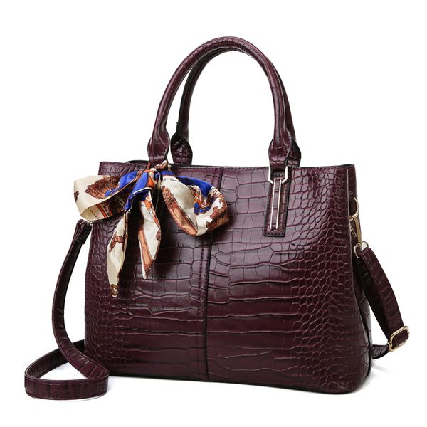 

female 2021 tote bag handbag fashion new pattern middle-aged european shoulder mother american crocodile simple atmosphere and uumpv