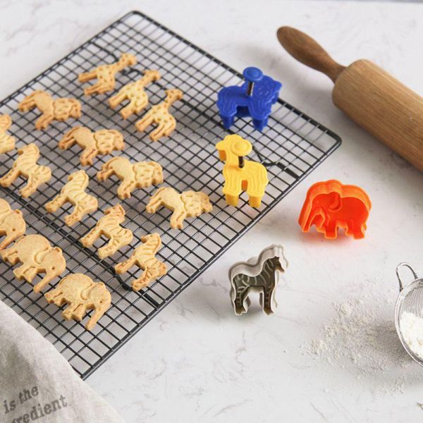 

baking moulds 4pcs/set 3d three-dimensional fondant biscuit mould lion giraffe zebra elephant animal cake mold random color cookie