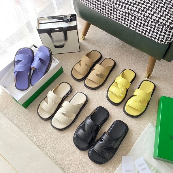 

b family v2021 new embossed woven slippers men's and women's fashion sandals go out flat shoes[finished on june 8] ysj, Black