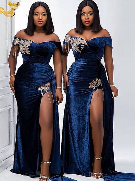 2021 Plus Size Arabo Aso Aso EBI Royal Blue Velvet Prom Dresses Dresses Crystals High Split Sexy Sera Serale Partito Formale Seconda Reception Abiti da damigella d'onore Abiti ZJ366