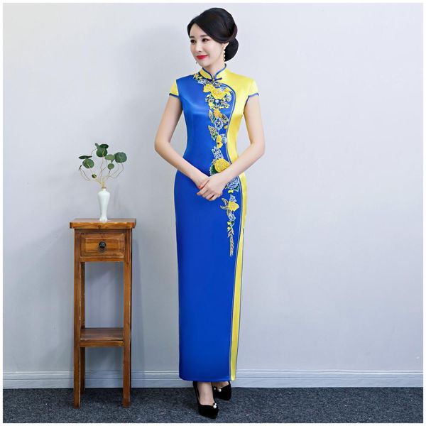 

women elegant chinese flower embroidery aplique cheongsam long satin short sleeve orientale banquet qipao oversize 6xl, Red