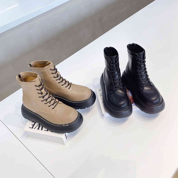 

2021 autumn casual versatile breathable soft surface thick soled martin women's korean version net red short boots, Black
