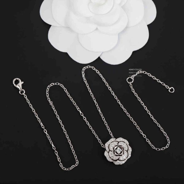 Collana in argento platino camelia per donna Diamante Cristallo Gioielleria raffinata Designer di lusso Bijoux Ragazza Amica Regalo di tendenza Marchio