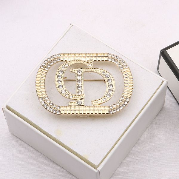 

2021 new designer family diamond fashion celebrity suit sweater accessories letter badge double big pin accessories, Gray