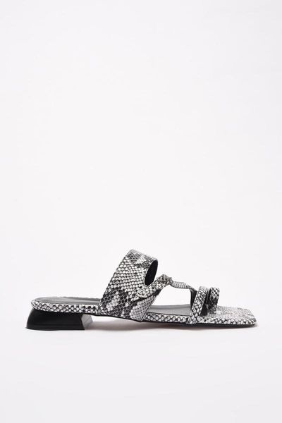 

black women's slippers 2021