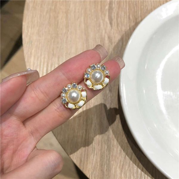 

pearl inlaid small fragrance earrings temperament simple trendy style