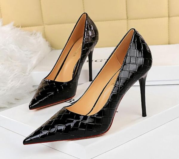 Frauen Heel Designer schwarz High Gingham Patent Lederpumpen Stiletto 9,5 cm flacher Mund Slip-on Spoarted Toe Lady Party Single Schuhe plus Größe 35 ~ 42 21854