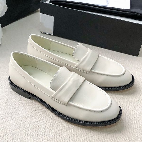 

designer shoes ladies' temperament chain loafers. classic chain elements decorate the upper, simple versatile luxury dress casual shoe, Black
